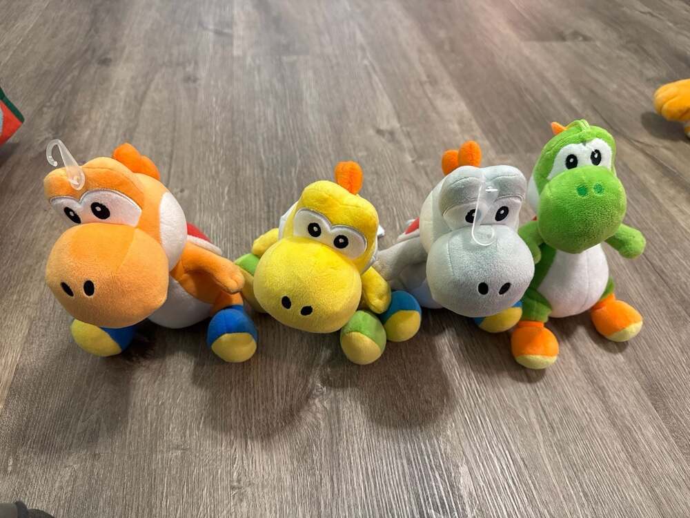Set a four Yoshi plush super Mario